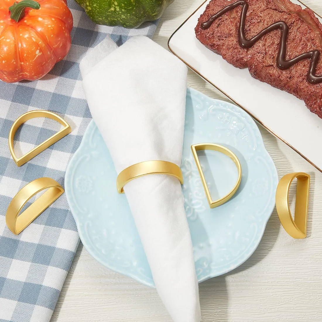Setting your wedding tables: A practical count for sashes, rings, and flutes