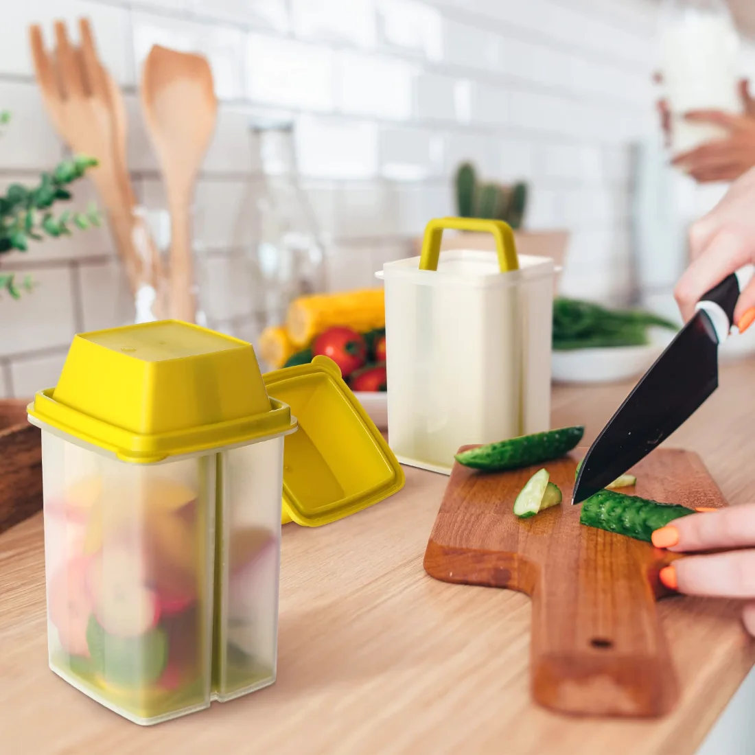 CHENGU Pickle container with strainer, Yellow, view 3